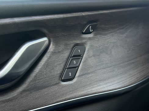 Used 2021 Jeep Grand Cherokee L Overland w/ Luxury Tech Group IV image 28