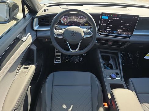 New 2026 Volkswagen Tiguan SE R-Line image 11