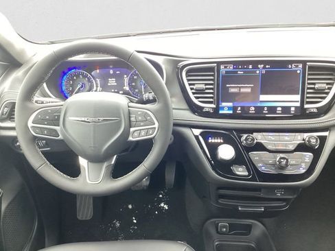 New 2026 Chrysler Pacifica Select image 11