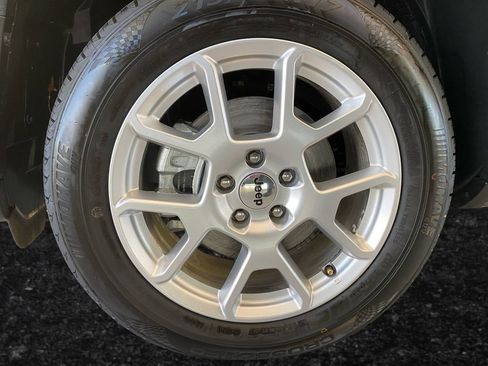 Used 2023 Jeep Renegade Latitude w/ Premium Group image 26