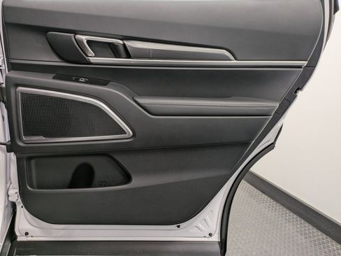 Used 2025 Kia Telluride S image 24