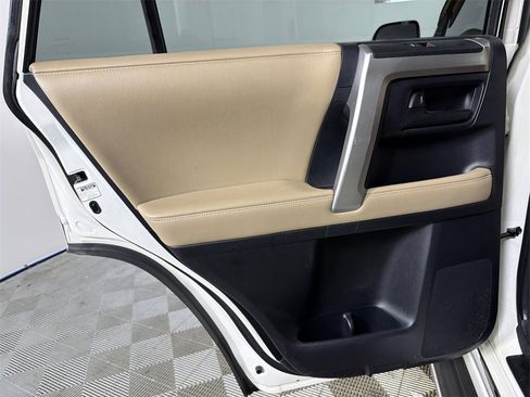 Used 2011 Toyota 4Runner SR5 w/ Convenience Pkg image 22