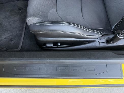 Used 2018 Chevrolet Camaro SS RWD image 13