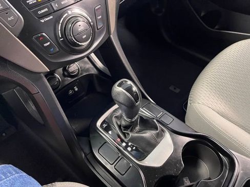 Used 2017 Hyundai Santa Fe SE image 27