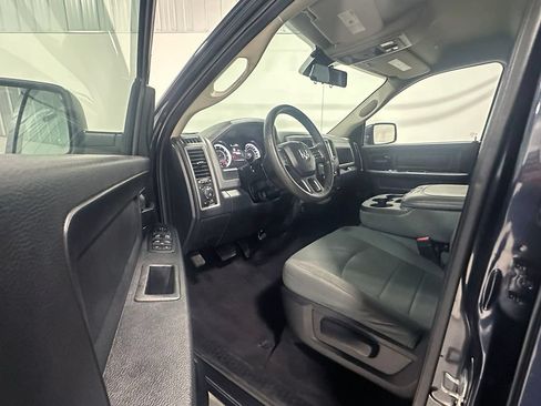 Used 2017 RAM 1500 Express AWD/4WD image 16