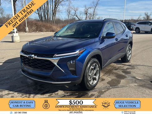 Used 2024 Chevrolet Trax LT w/ LT Convenience Package image 1