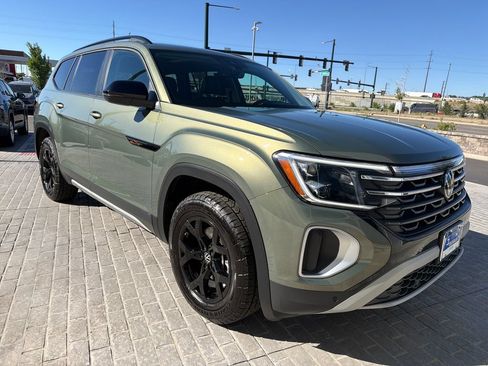 Certified 2026 Volkswagen Atlas Peak Edition AWD/4WD image 9