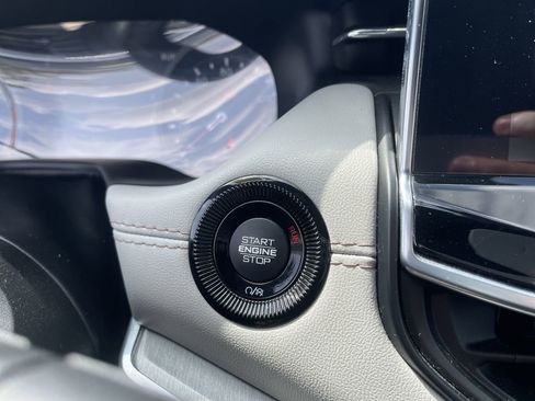 Used 2024 Jeep Compass Limited image 17