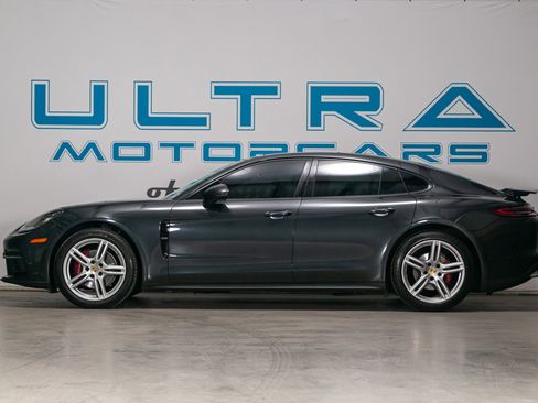 Used 2018 Porsche Panamera 4 image 3