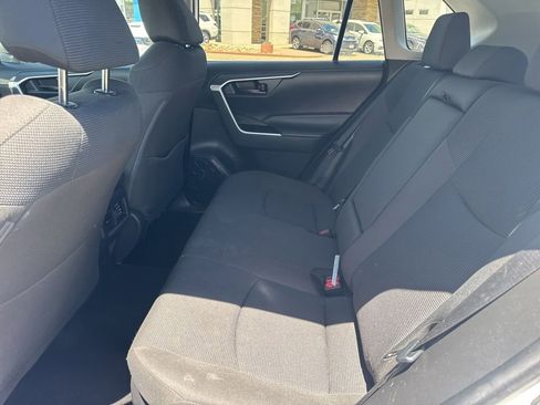 Used 2021 Toyota RAV4 LE AWD/4WD image 16