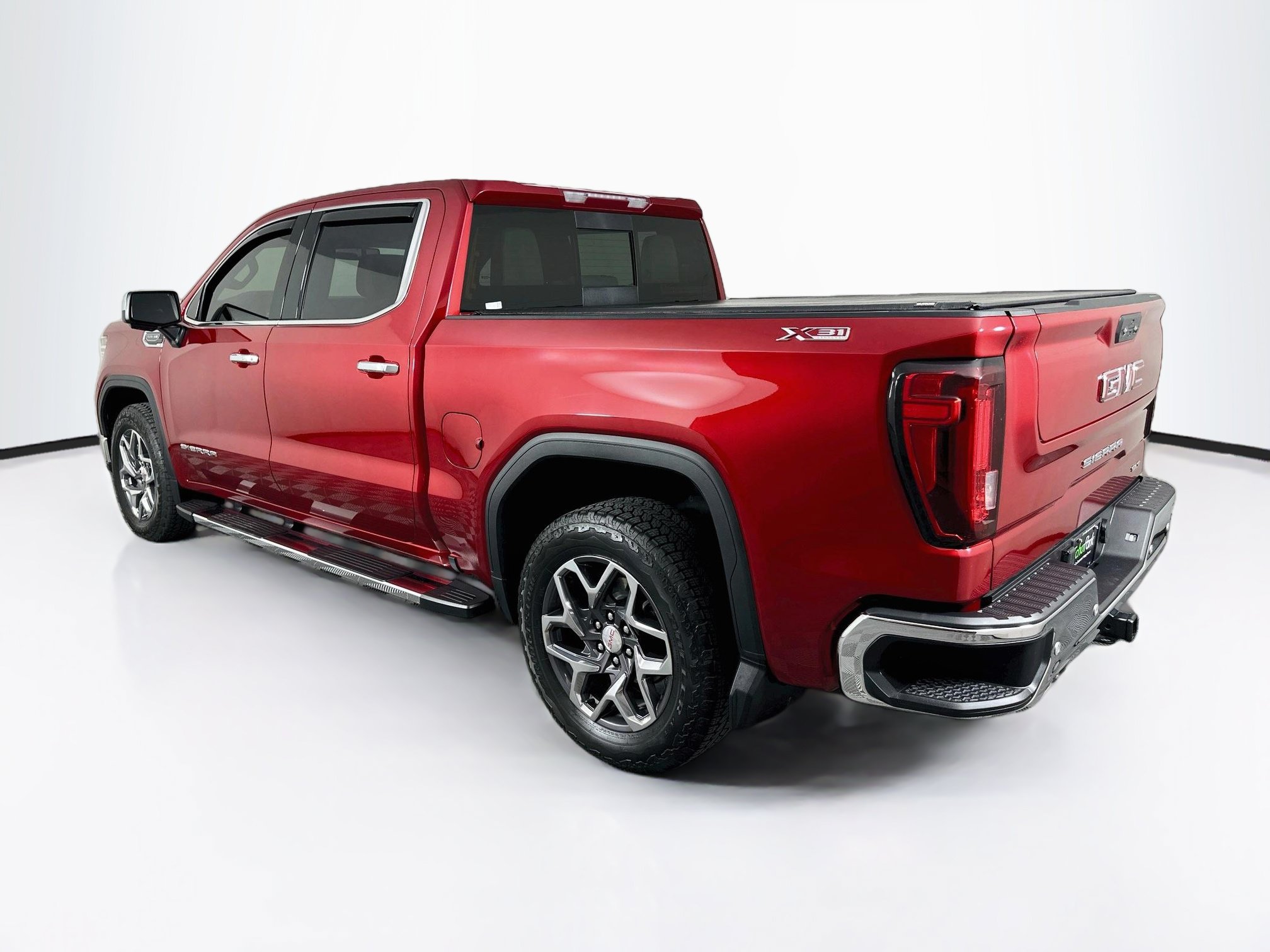 Used 2023 GMC Sierra 1500 SLT w/ SLT Premium Plus Package AWD/4WD image 5