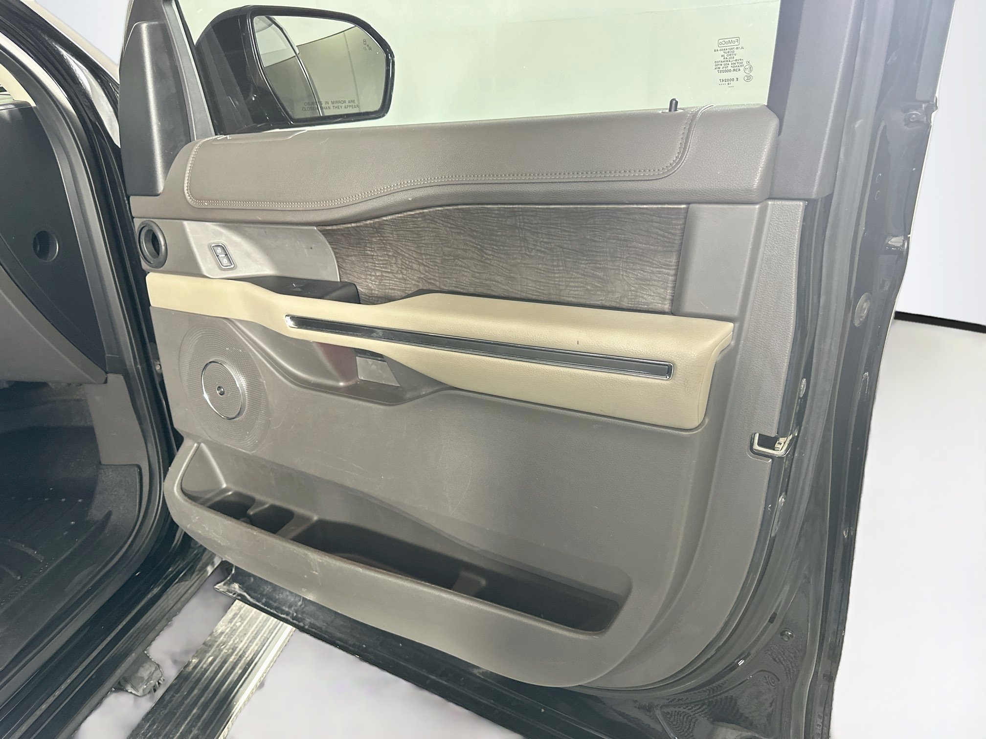 Used 2018 Ford Expedition Max Limited w/ Equipment Group 301A RWD image 35