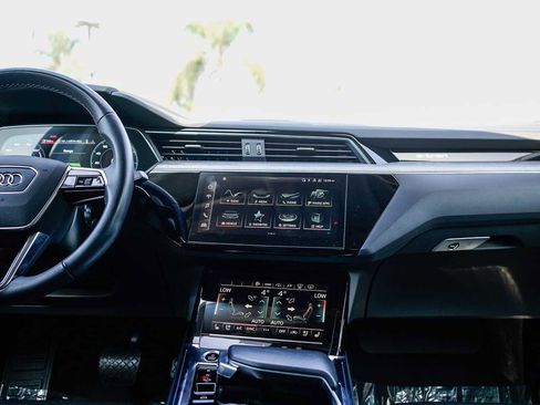Used 2022 Audi e-tron Prestige w/ Prestige Package image 13