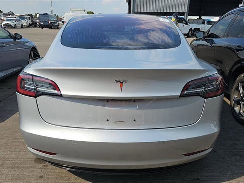 Used 2018 Tesla Model 3 Mid Range image 3