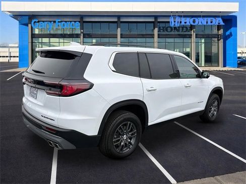 Used 2025 GMC Acadia Elevation image 2