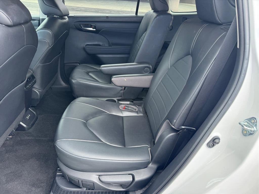 Used 2023 Toyota Highlander XLE FWD image 13