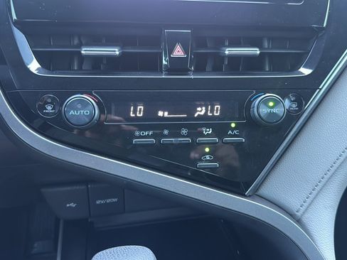 Used 2022 Toyota Camry LE FWD image 32
