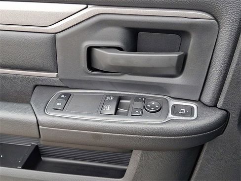 Used 2024 RAM 2500 Tradesman w/ Chrome Appearance Group image 22