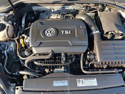 Used 2016 Volkswagen Golf SE image 28