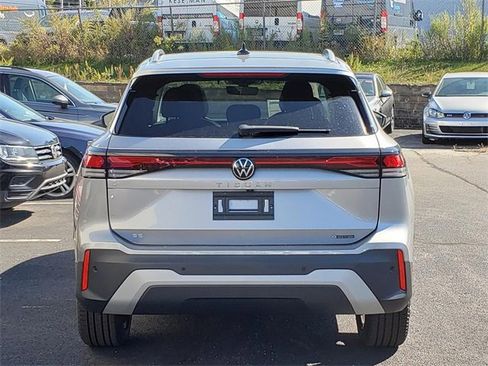 New 2025 Volkswagen Tiguan SE image 4