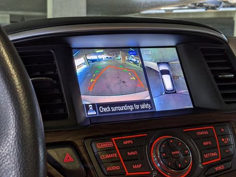 Used 2017 Nissan Pathfinder Platinum FWD image 18