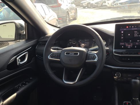 Used 2023 Jeep Compass Latitude AWD/4WD image 14