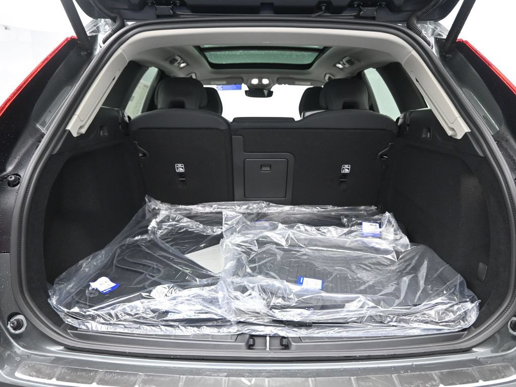 New 2026 Volvo XC60 B5 Core w/ Protection Package Premier AWD/4WD image 21