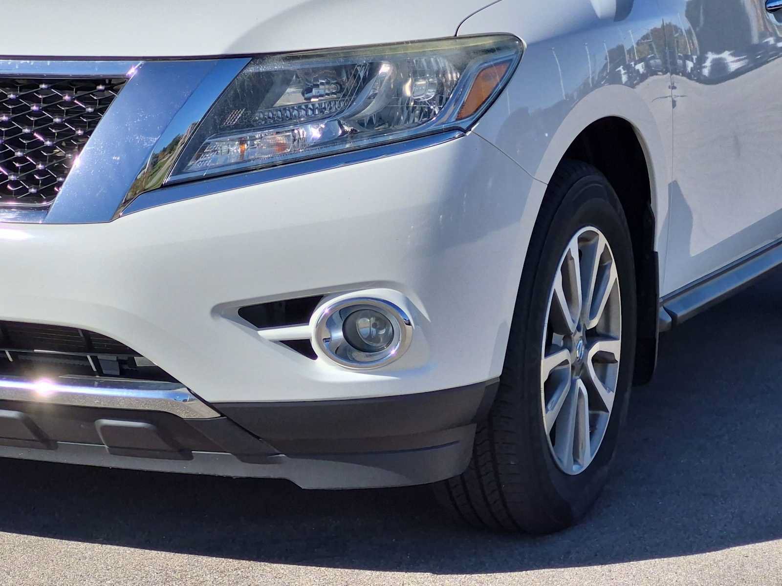 Used 2016 Nissan Pathfinder SV AWD/4WD image 10