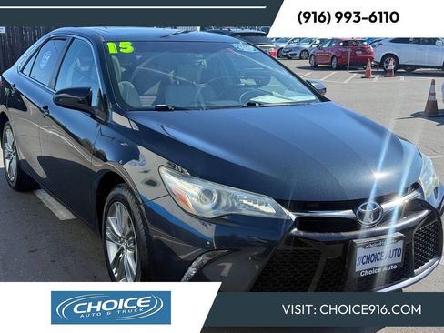 Used 2015 Toyota Camry SE w/ Moonroof Package FWD image 1