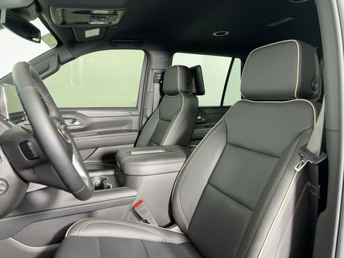 Used 2024 GMC Yukon SLT w/ SLT Luxury Package image 30