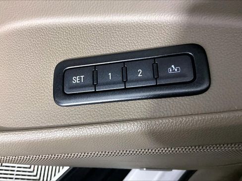 Used 2017 GMC Yukon XL SLT w/ Open Road Package RWD image 35