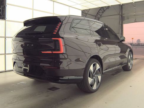 Used 2025 Volvo EX90 Ultra AWD/4WD image 3