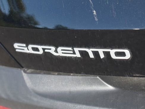 Used 2023 Kia Sorento LX AWD/4WD image 13