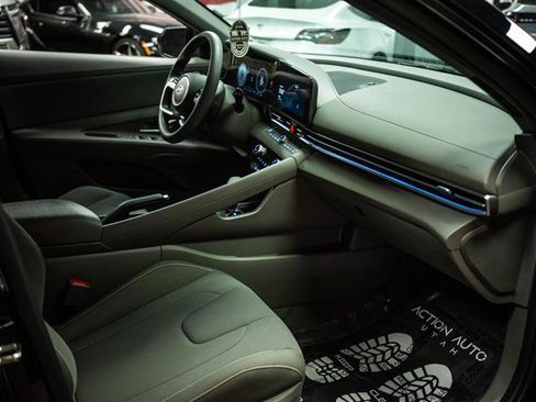 Used 2024 Hyundai Elantra SEL image 12