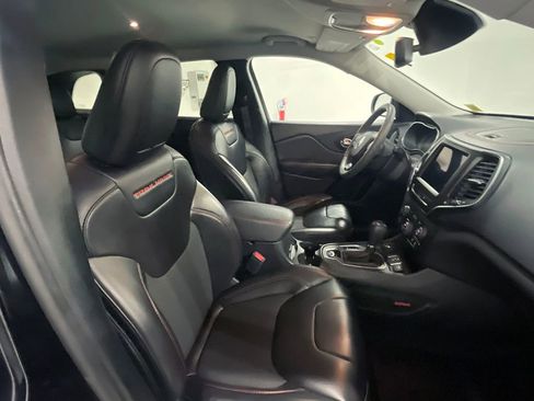 Used 2022 Jeep Cherokee Trailhawk image 26