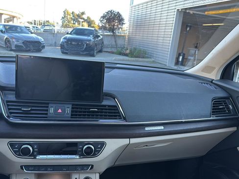 Used 2023 Audi Q5 e Premium Plus w/ Premium Plus Package image 10