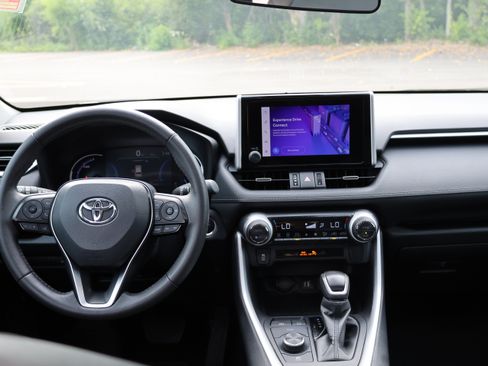 Certified 2024 Toyota RAV4 XLE Premium AWD/4WD image 32