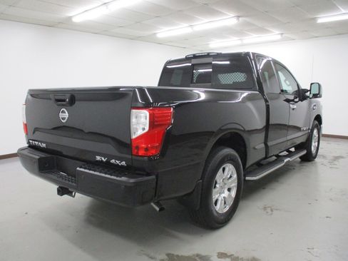 Used 2017 Nissan Titan SV image 8
