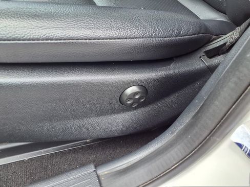 Used 2015 Mercedes-Benz GLK 350 4MATIC image 23