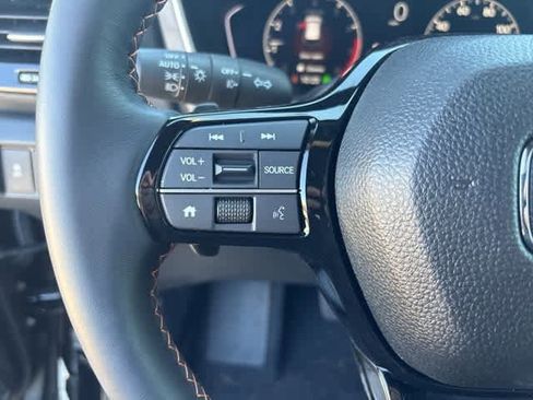 Used 2025 Honda Pilot Sport image 12