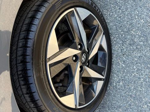 Used 2023 Hyundai Elantra SEL w/ Convenience Package image 11