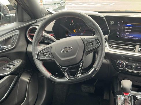 Used 2025 Chevrolet Trax RS w/ Driver Confidence Package FWD image 14