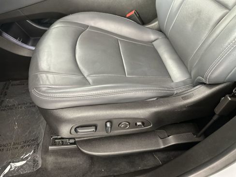 Used 2024 Buick Enclave Premium image 16