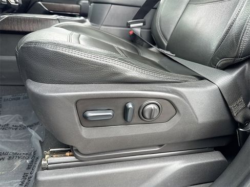 Used 2022 GMC Sierra 3500 Denali w/ Denali Ultimate Package image 12