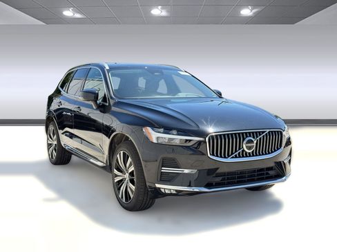 Certified 2023 Volvo XC60 B5 Plus AWD/4WD image 7