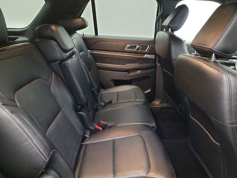 Used 2018 Ford Explorer Limited image 19