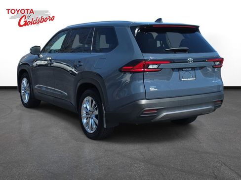 Used 2025 Toyota Grand Highlander AWD image 7