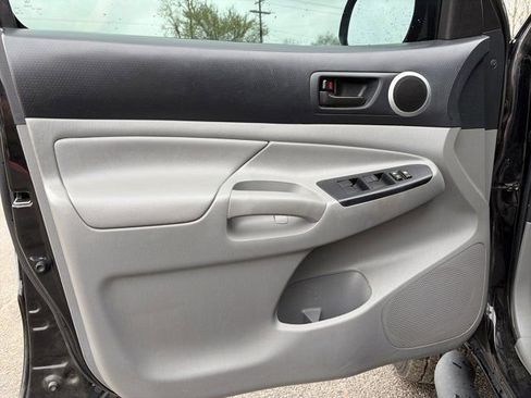 Used 2015 Toyota Tacoma PreRunner w/ SR5 Package image 12