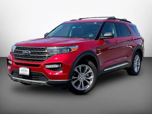 Certified 2023 Ford Explorer XLT w/ Equipment Group 202A AWD/4WD image 3