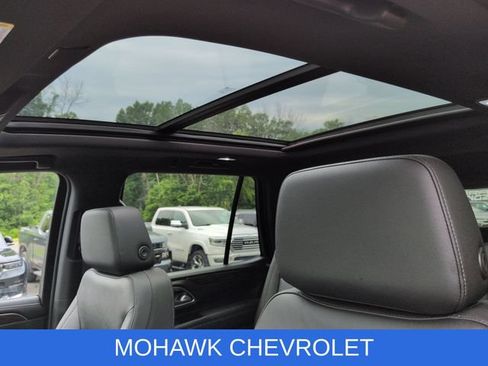 Used 2022 Chevrolet Tahoe Z71 w/ Luxury Package AWD/4WD image 20